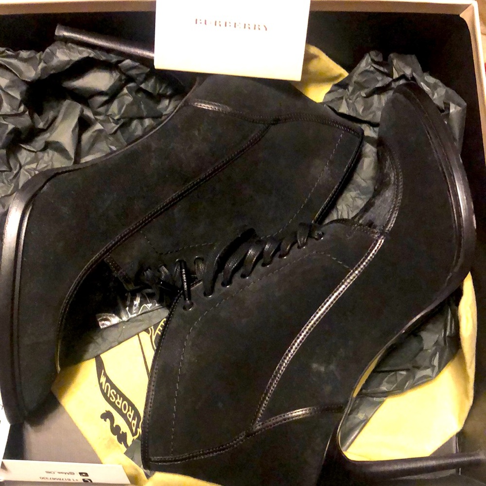 BEAUTIFUL Burberry Booties